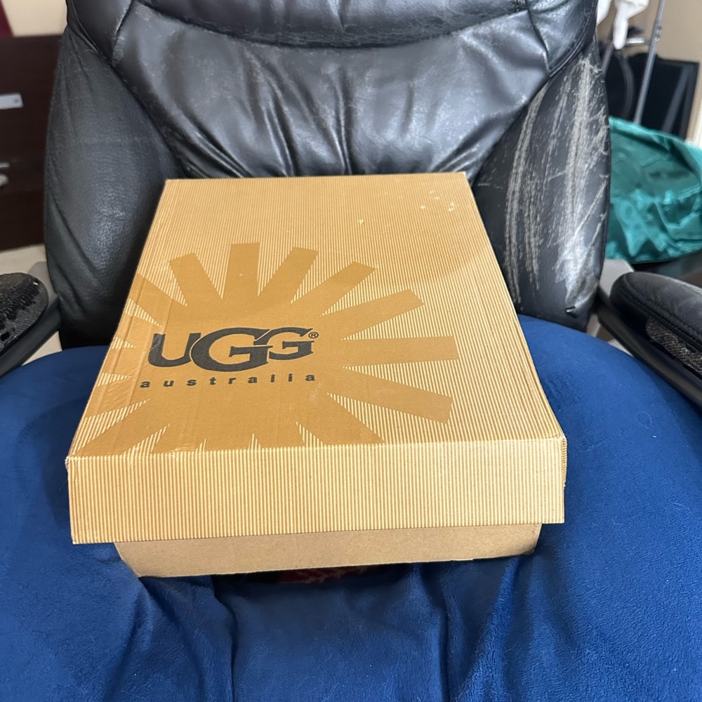 UGG - Classic Short - 5825 W/CHE